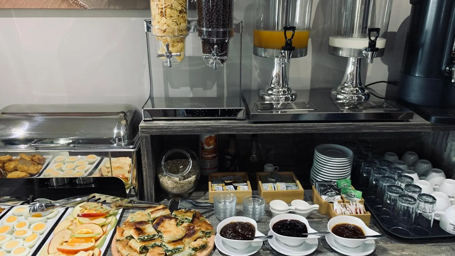 ***  Keos Hotel Sarandë Albânia