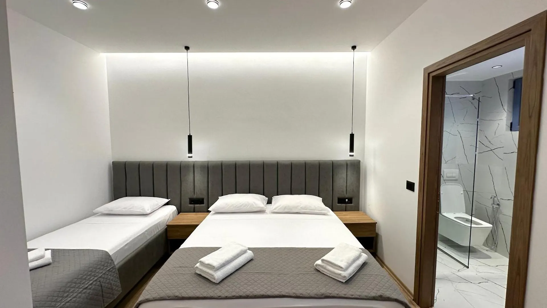 Keos Hotel Sarandë 3*,