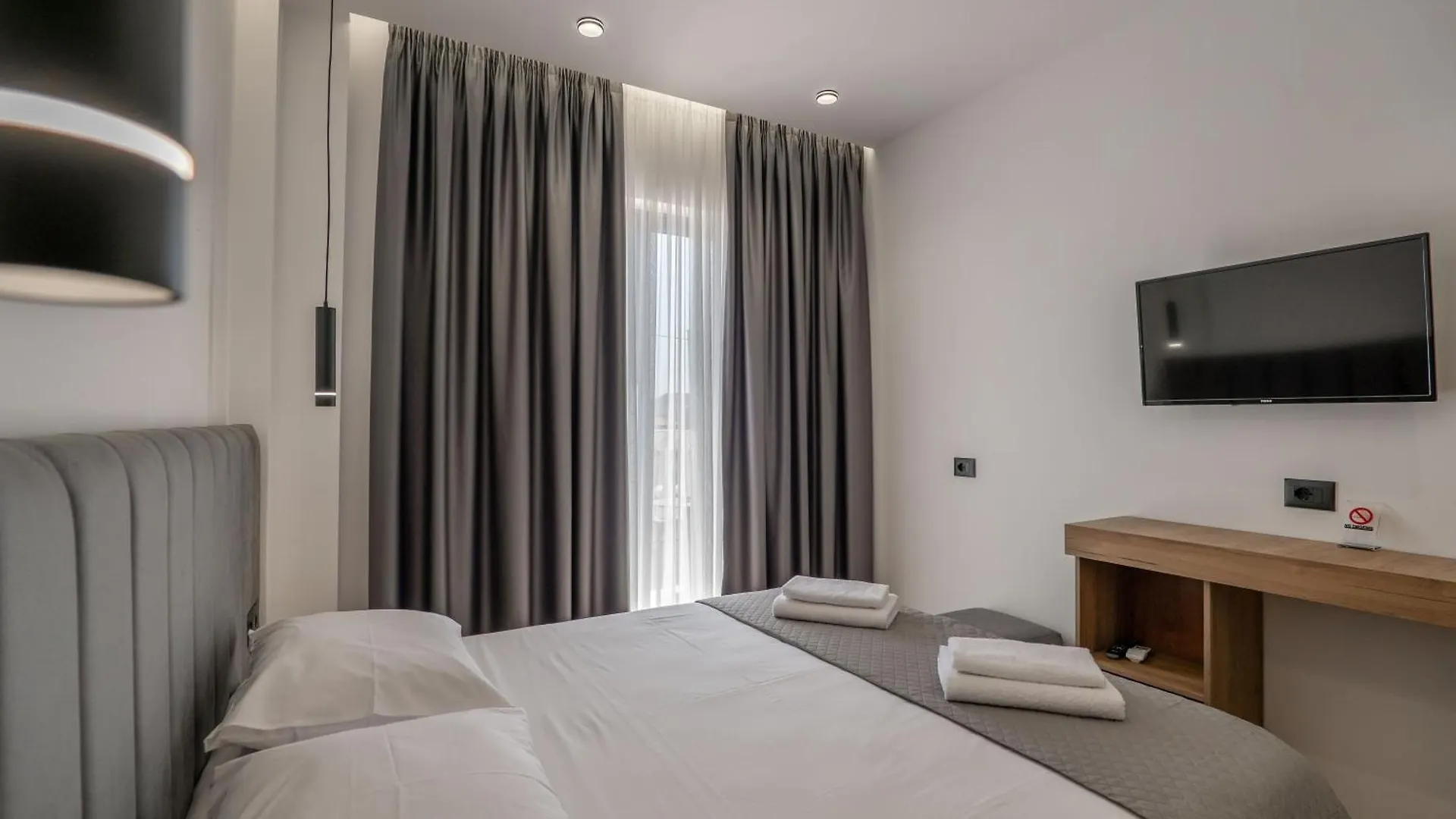Keos Hotel Sarandë 3*,  Albania
