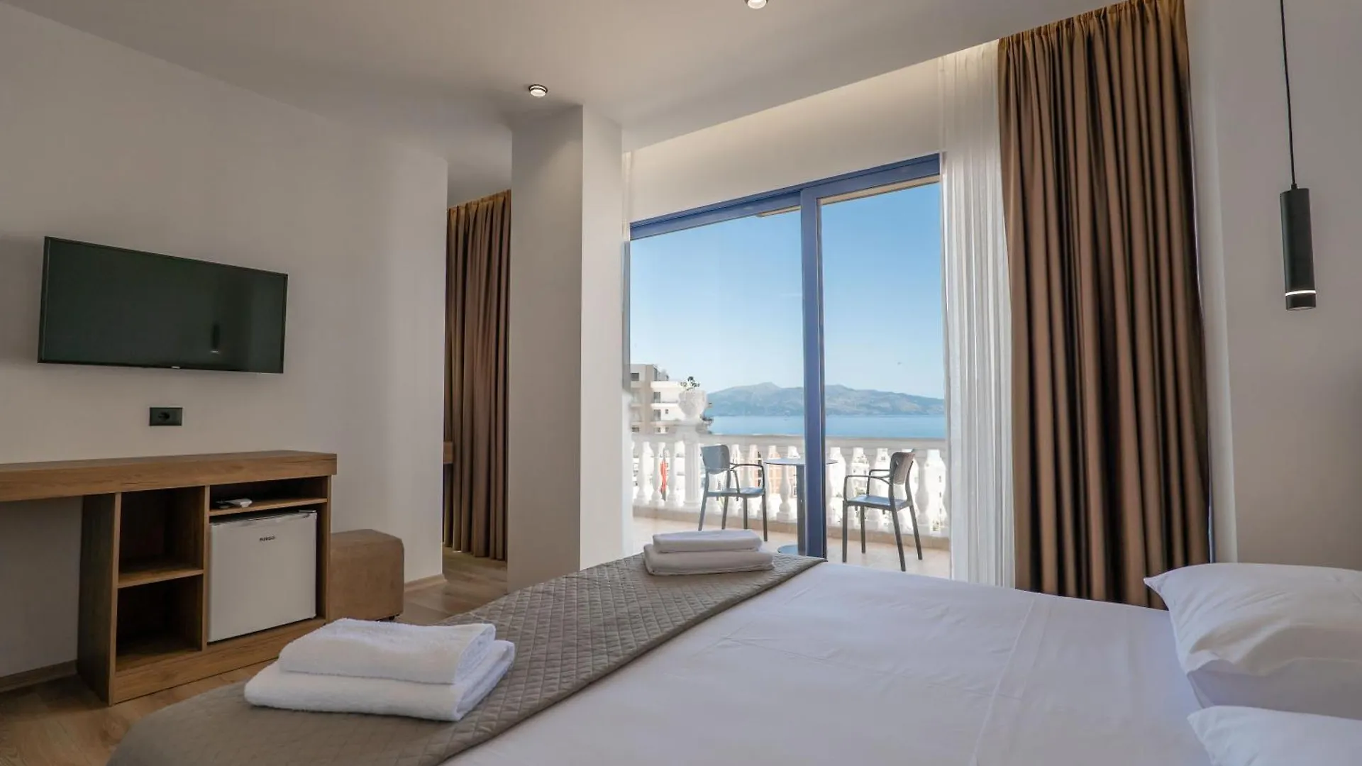 Keos Hotel Sarandë 3*,  Albania